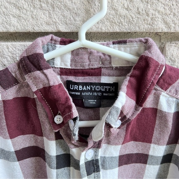 URBAN Youth Long Sleeve Button Down Wine/Black/White Checks M (10-12) - Picture 3 of 6